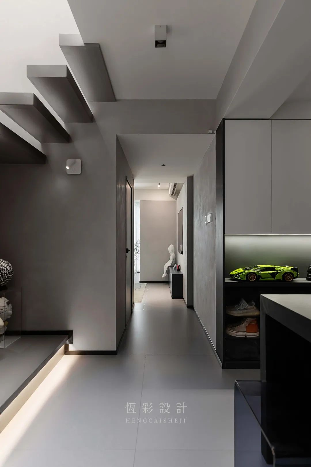 1651041946726719.jpg 杭州复式楼装修 风雅乐府110㎡loft改造装修过道2.jpg