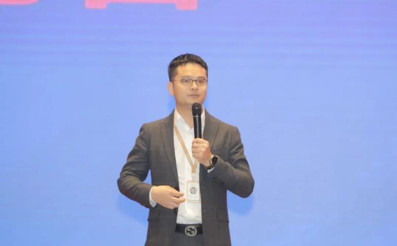 恒彩家装总裁李青